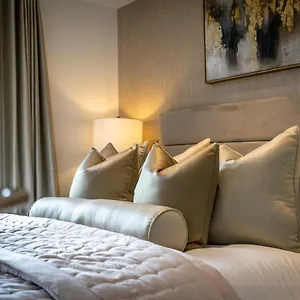 Apartment Waterside Retreat @ Ryedale House, York